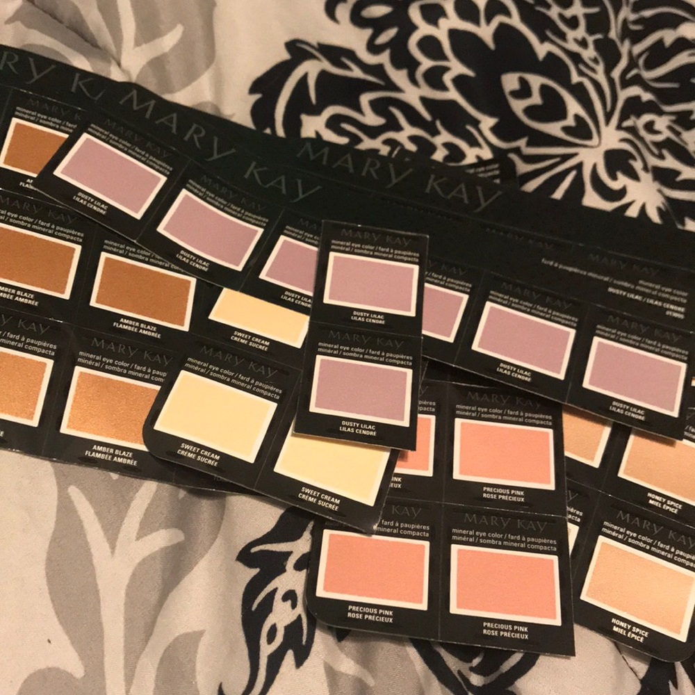 FREE W PURCHASE ❗️Mary Kay Eye Shadow Sample